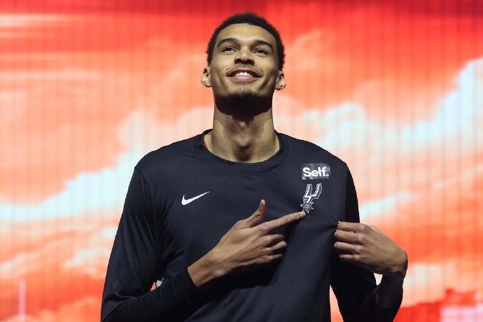 文班亚马右肩深静脉血栓痊愈，即将回归赛场